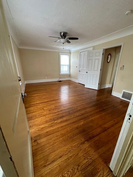 Living Room - 829 Miller Ave