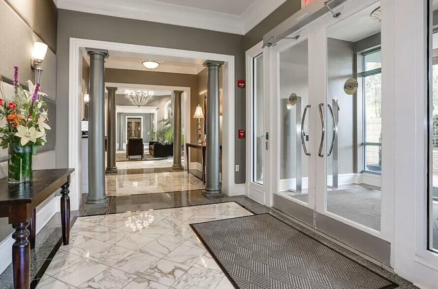 Secure entrance into building - 851 N Glebe Rd