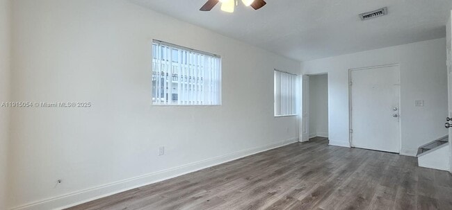 Building Photo - 5960 NE 5th Ct