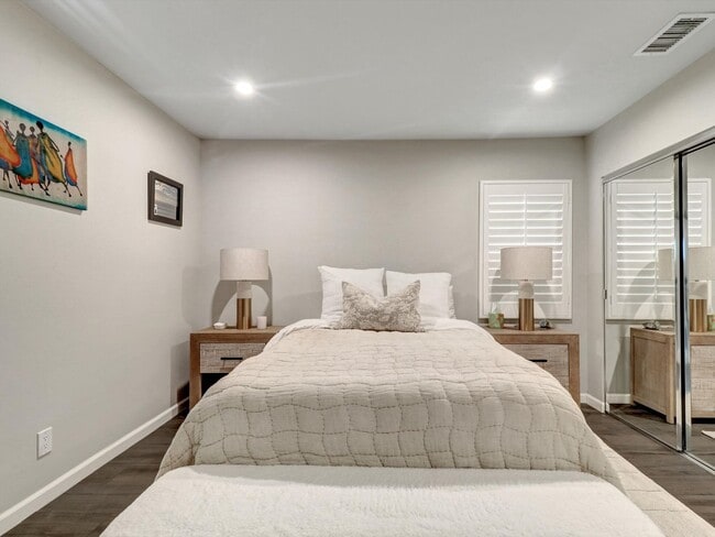 Building Photo - 5437 Coolidge Ave