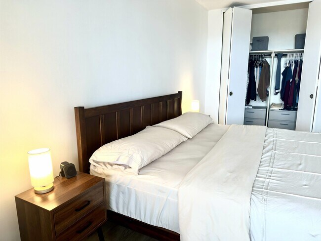 Building Photo - 201 St Pauls Ave