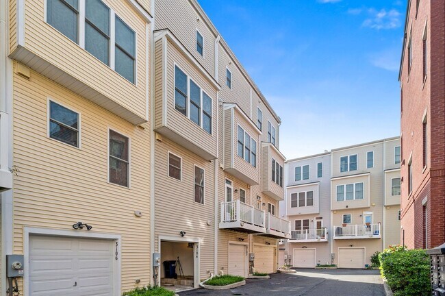 Building Photo - 3 bedroom 2.5 bathroom TownHome // Brookland//Garage Parking & Rooftop Deck