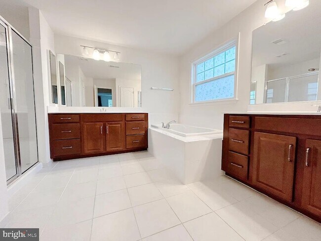 Building Photo - 24887 Coventry Grove Ct