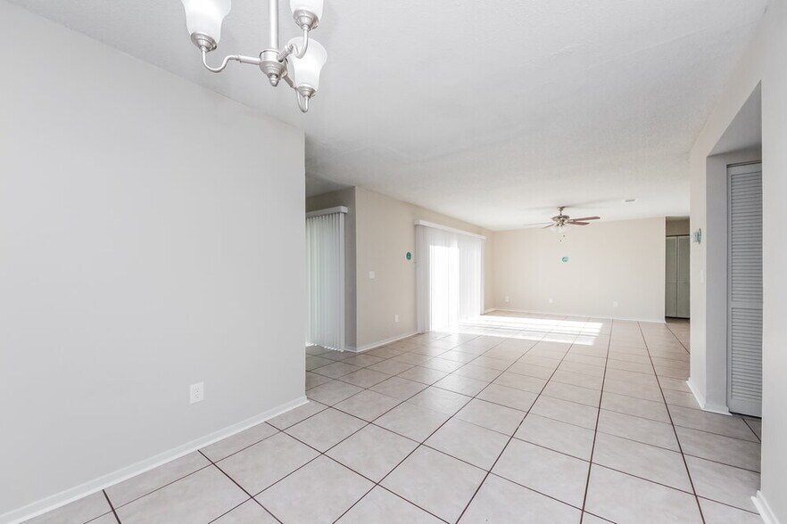Building Photo - 12560 Illinois Woods Ln