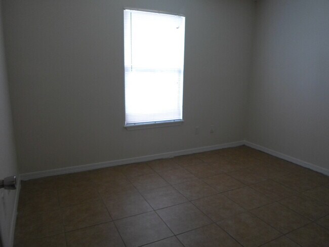 Building Photo - 3/2 townhome - Westside