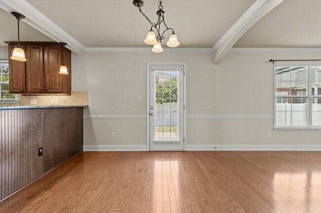 Building Photo - 2525 Millwood Cir SE
