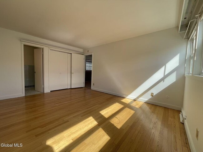 Building Photo - 1725 Union St