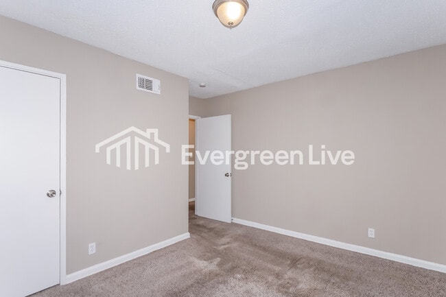 Building Photo - 1456 Rolling Hills Dr