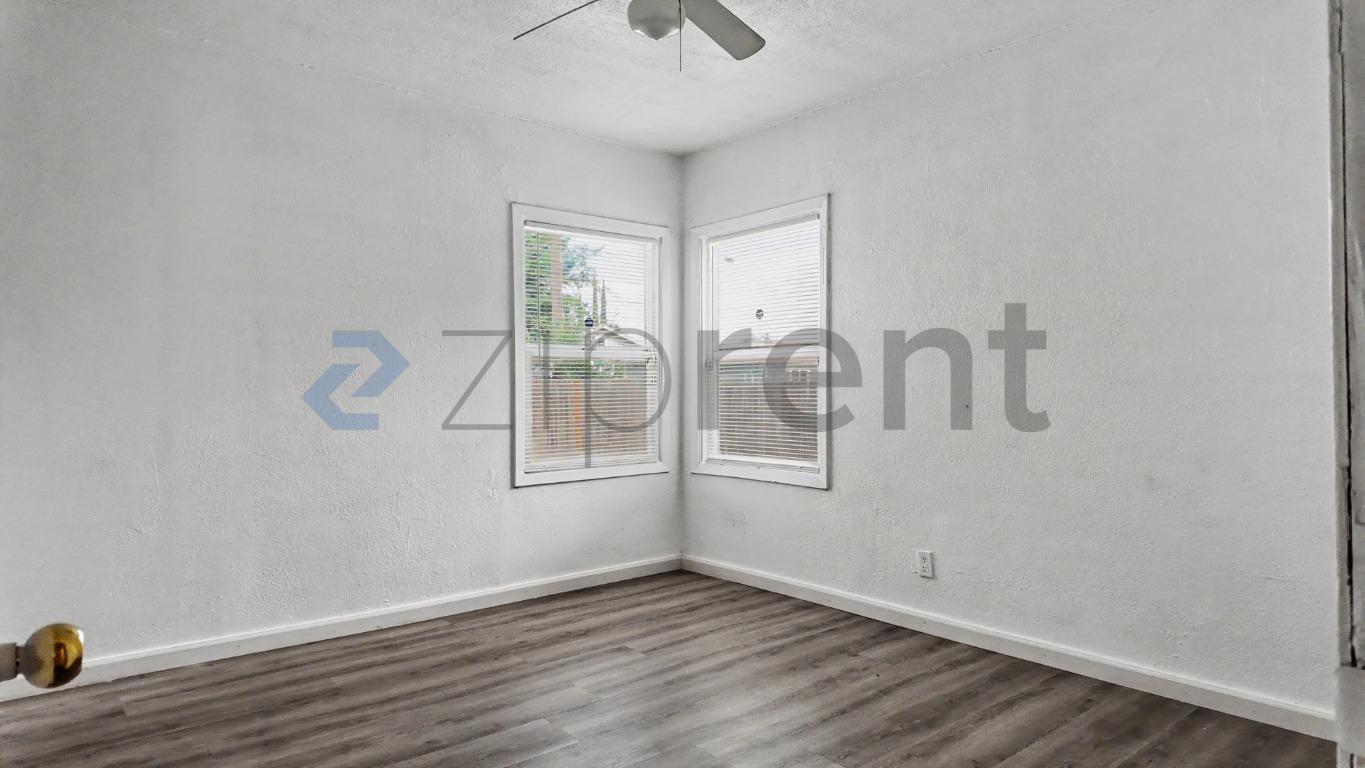 Building Photo - Unit