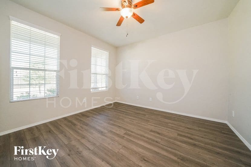Building Photo - 713 Jonius Creek Dr