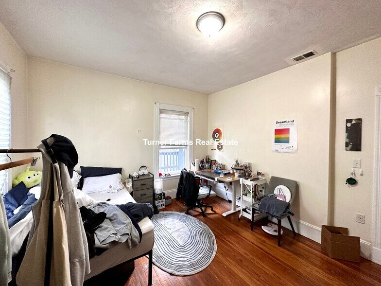 Building Photo - 8 Carmel St