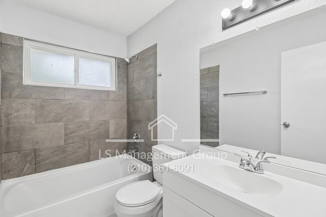 Building Photo - 3118 Bear Springs Dr