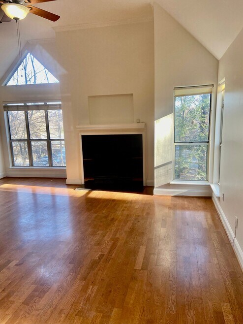 Building Photo - 2512 Cranbrook Ln