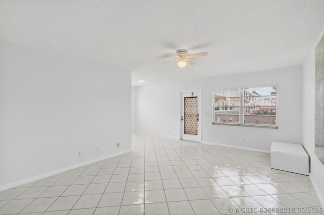 Building Photo - 360 Fanshaw I