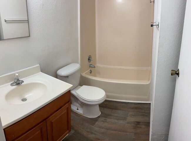 Building Photo - Spacious 1/1! Up to 2 Months Free! Same Day Approvals!