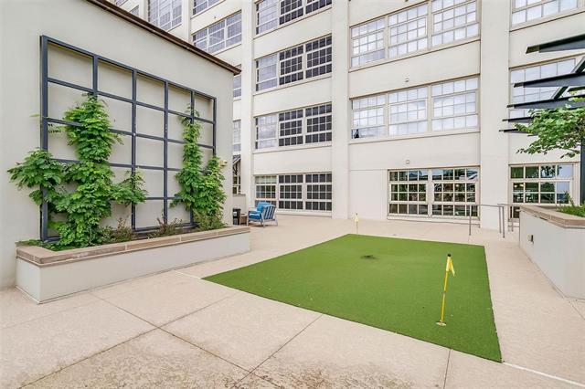 Building Photo - 2600 W 7th St