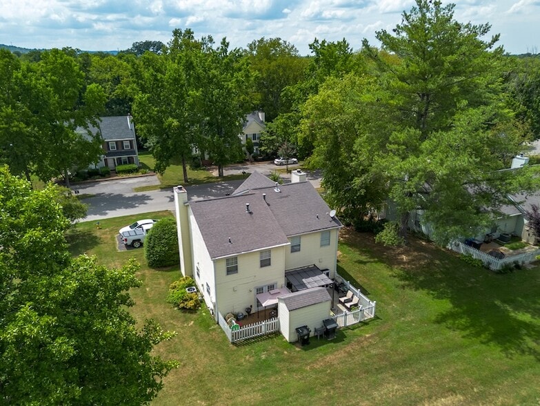 Building Photo - 1244 Carriage Park Dr