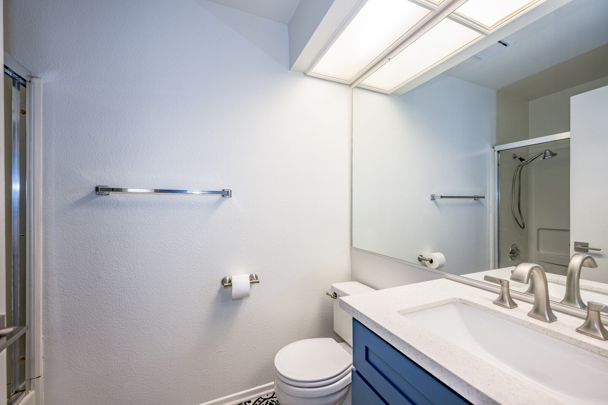 Hall bath (full) - 11068 Sharp Ave