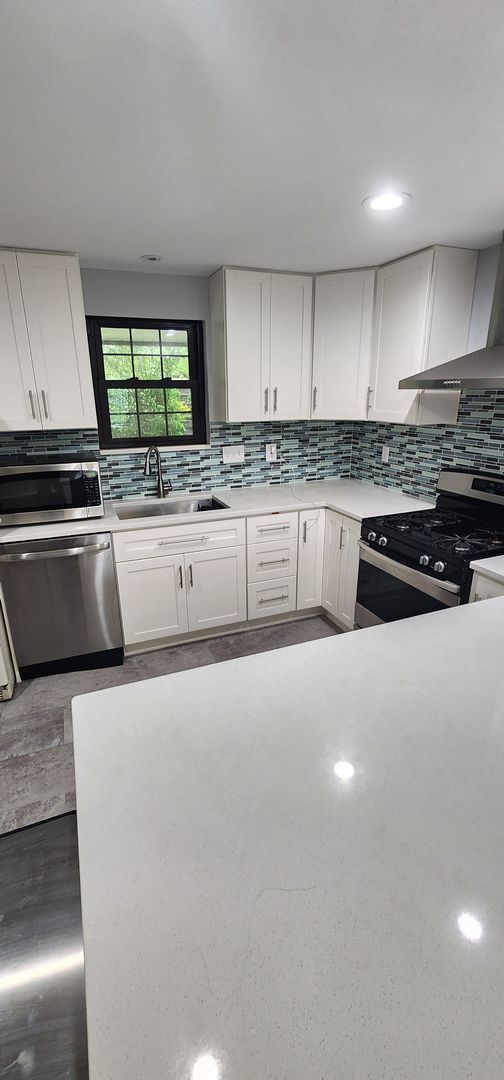 Building Photo - Luxury 3-Bedroom, 1-Bathroom House in Broo...