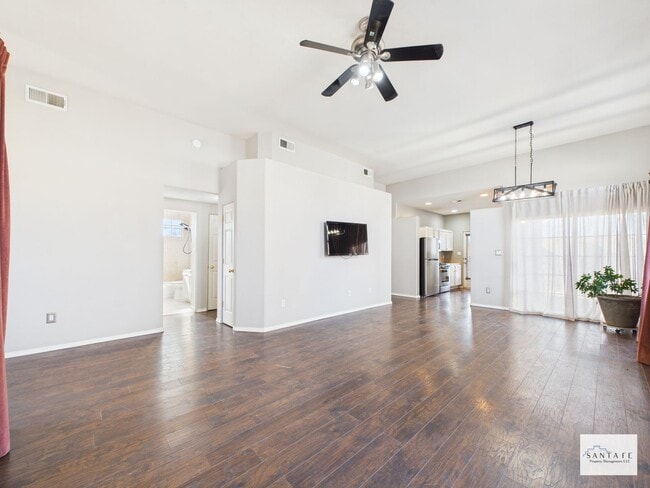 Building Photo - Single Family 3 Bedroom in Desirable Community