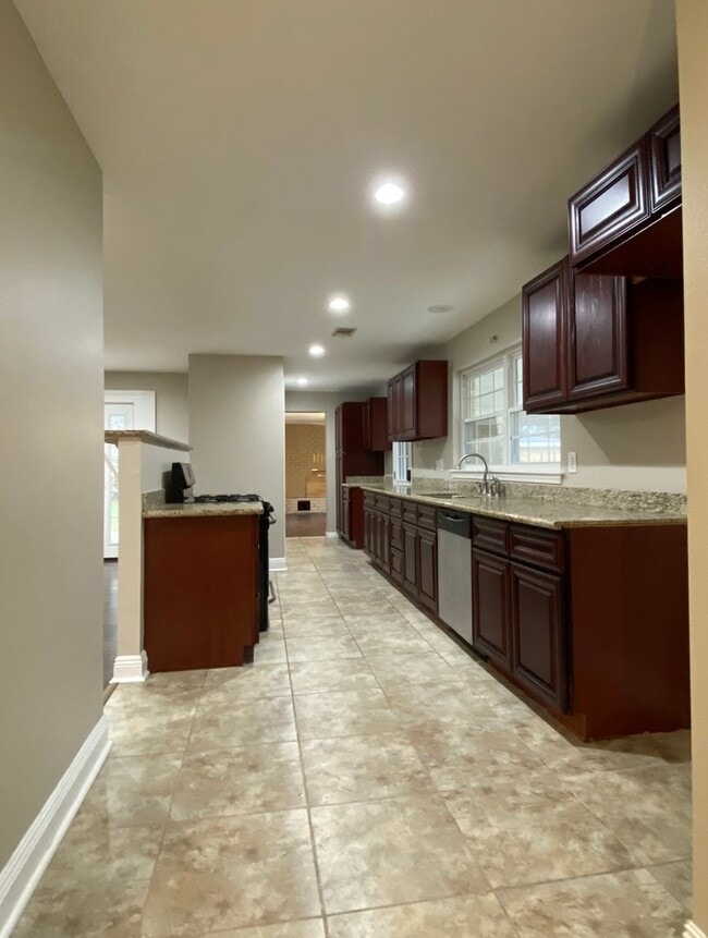 Building Photo - 3 BR 2 BA ALGIERS GEM - WON'T LAST LONG!!