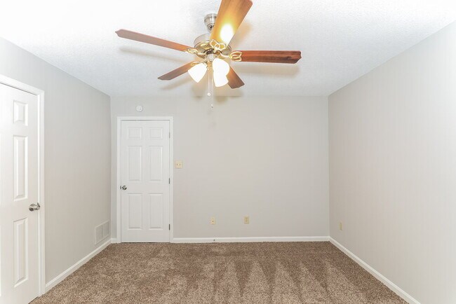 Building Photo - 7143 Emily Ln