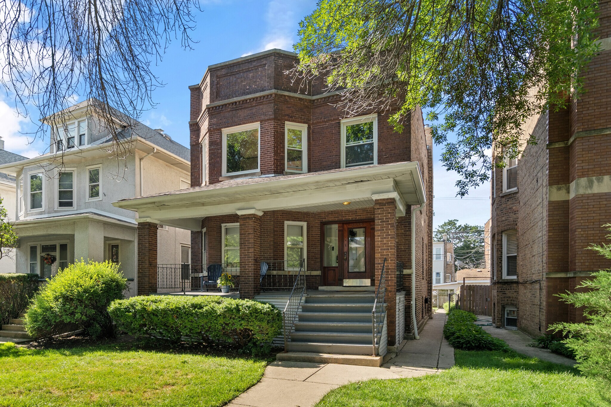 Front of Building - 5059 W Sunnyside Ave