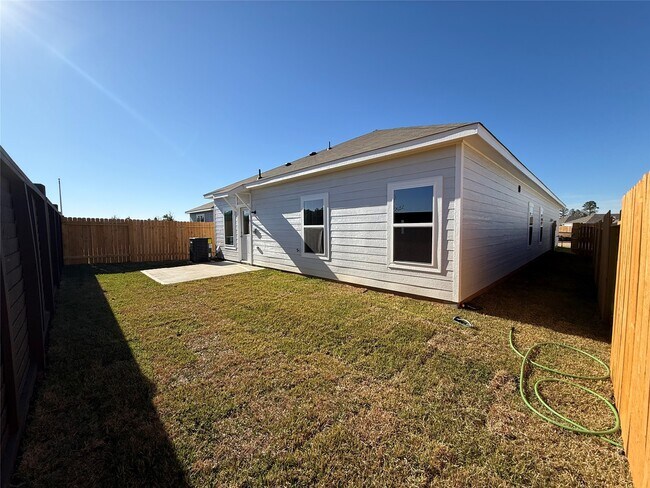 Building Photo - 15806 Berry Hl Dr