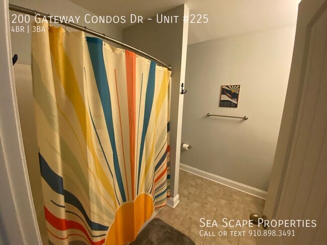 Building Photo - 4bed/2.5 Bath Apartment in Surf City