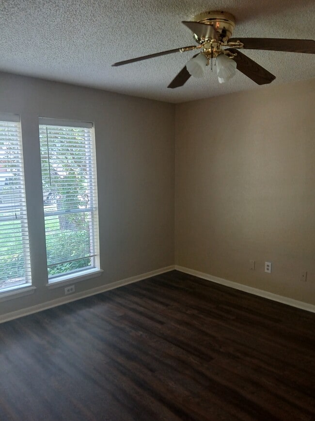 Building Photo - 5101 Middlecoff Cir