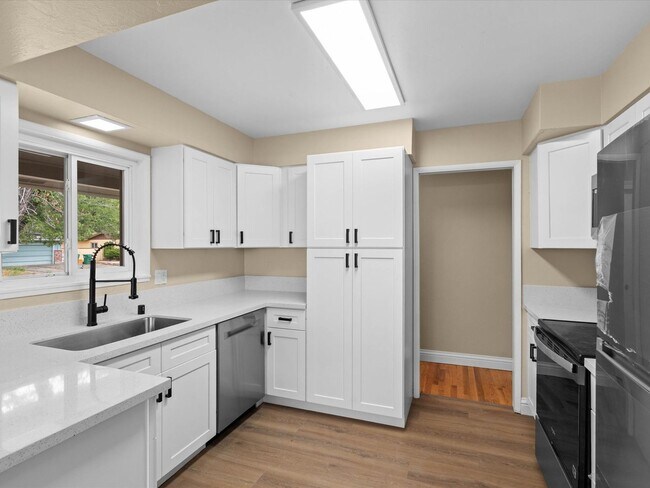 Building Photo - 2495 Holman Way