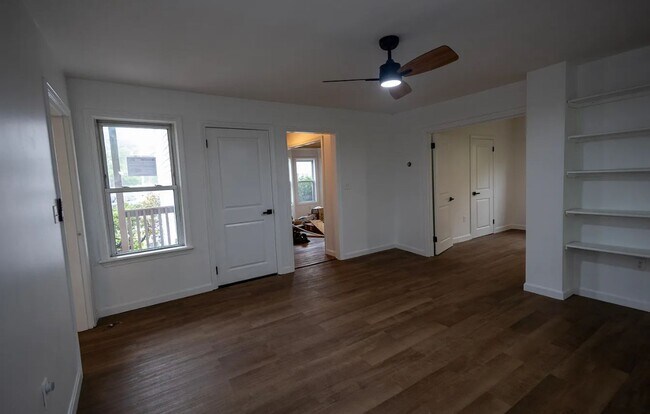 Building Photo - Beautifully renovated home