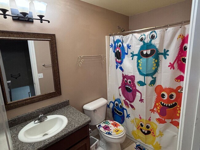 Building Photo - 4 bed 3 Home in Coveted West End Neighborhood