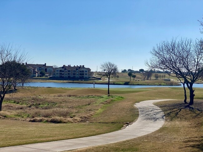 Building Photo - Live on the Golf Course at Star Ranch!! 4B...