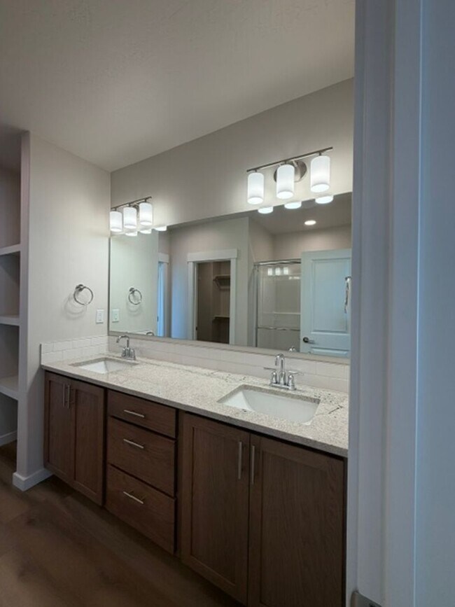Building Photo - 421 Needlegrass Ln