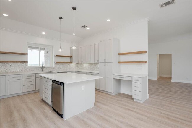 Building Photo - 3850 Bell Springs Rd