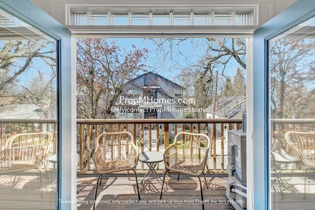 Building Photo - Bright and Fun One Bedroom Plus Flex Space...
