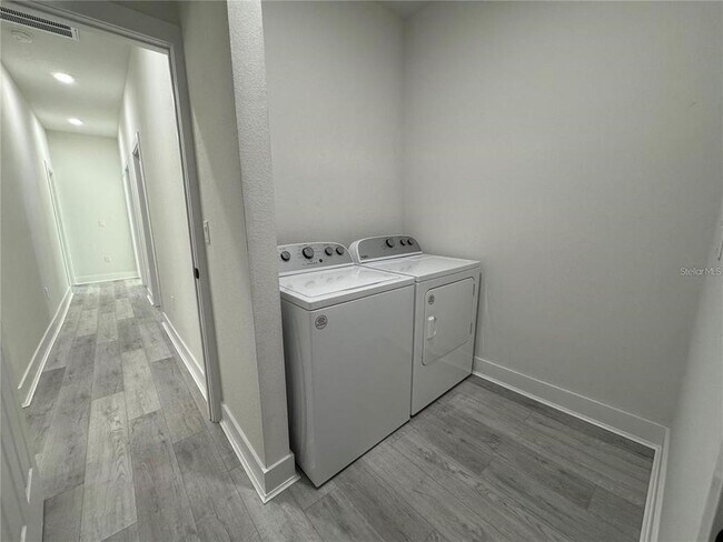 Building Photo - 702 Marion Oaks Manor
