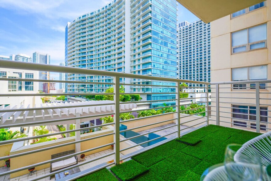 Building Photo - 3250 NE 1st Ave