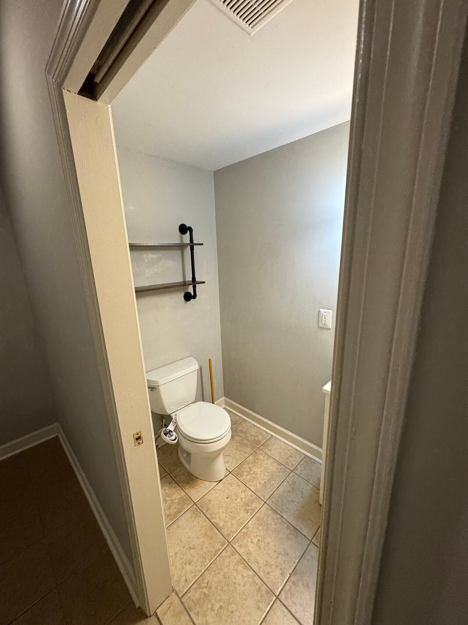 Building Photo - 11 N Streeper St