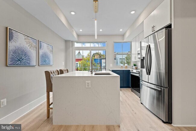 Building Photo - 1640 4th St NW