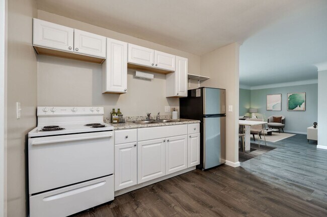 Building Photo - Pearl Street Apartments - Newly Remodeled 1 Bedroom! Near the Reading Bridal District