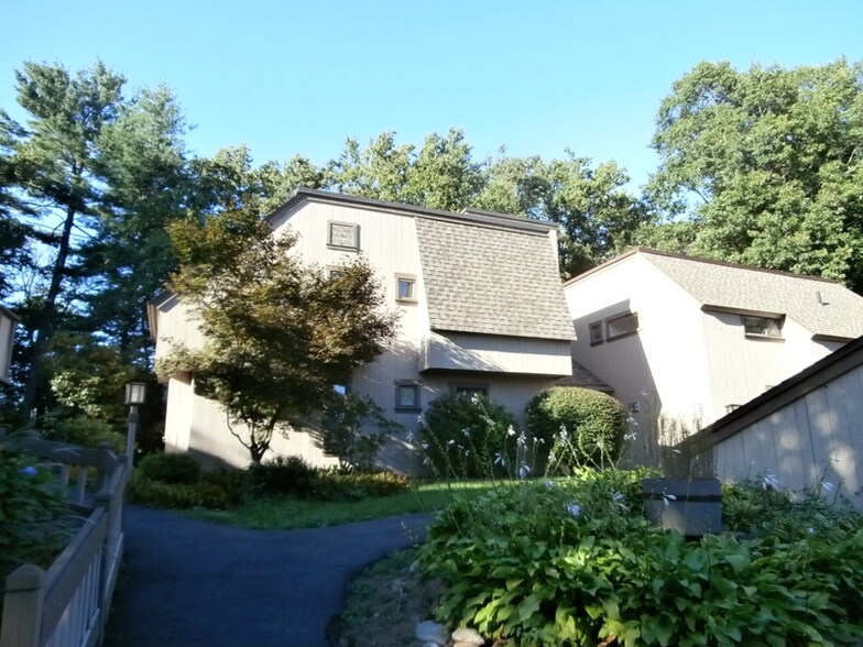 Building Photo - 38 Great Meadow Ln