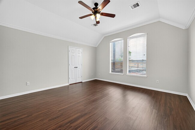 Building Photo - 6222 Skyline Dr