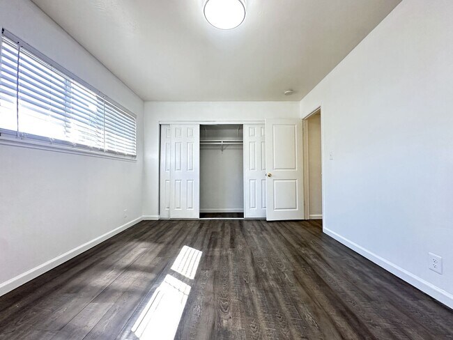 Building Photo - 3408