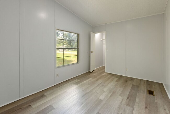 Building Photo - 16474 N Emerson Cir