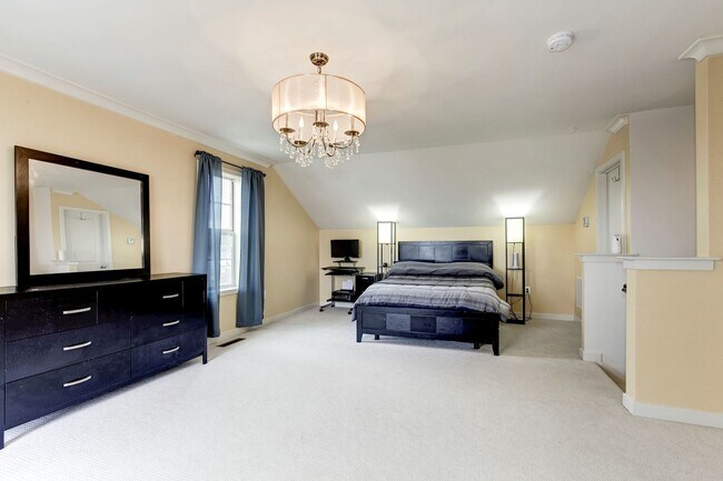 Building Photo - 3 Bed 4.5 Bath - Silver Spring Townhouse i...