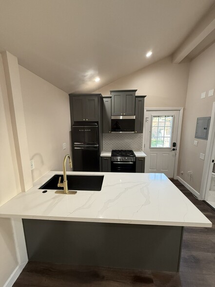 Kitchen - 764 Ohio Ave