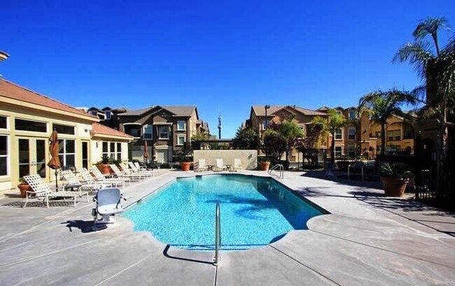 Building Photo - 2 Bed | 2 Bath | 1375 SF | Private 2 Garage | Loft Style Condominium | Owner pays WS&G