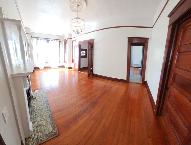 Building Photo - Islay Street  770-774